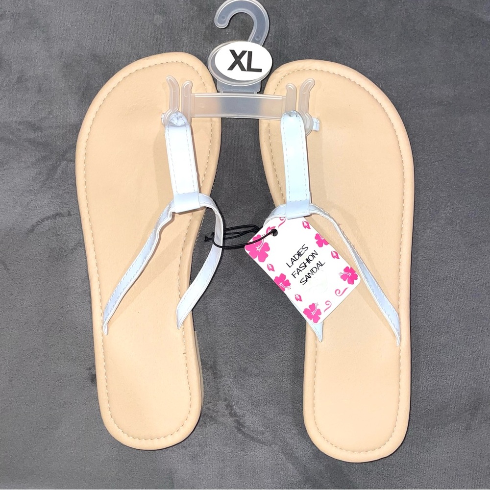 Fashion Sandal ATICO INTERNATIONAL USA size XL Beige and white strap NWT